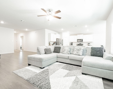 555 Delaware Road - Photo Thumbnail 12