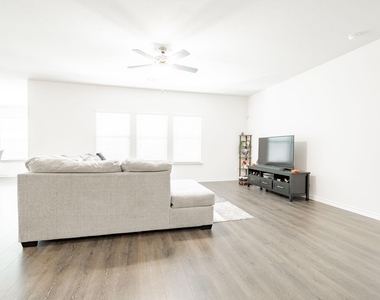 555 Delaware Road - Photo Thumbnail 13