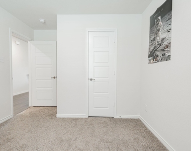 555 Delaware Road - Photo Thumbnail 8