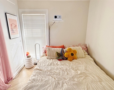 2504 State Street - Photo Thumbnail 7