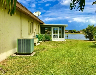 6333 Stanley Lane - Photo Thumbnail 16
