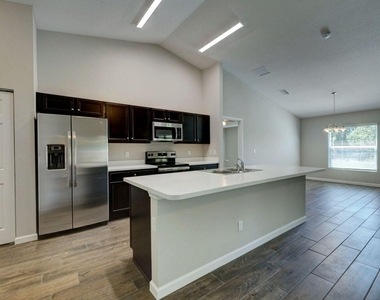 1913 Sw Swift Avenue - Photo Thumbnail 3