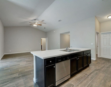 1913 Sw Swift Avenue - Photo Thumbnail 6