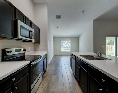 1913 Sw Swift Avenue - Photo Thumbnail 5