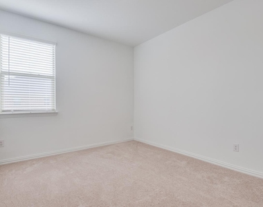 2204 Okeefe Drive - Photo Thumbnail 7
