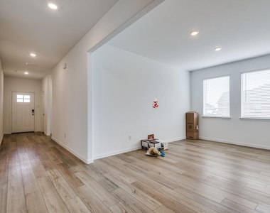 2204 Okeefe Drive - Photo Thumbnail 4