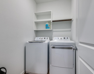2204 Okeefe Drive - Photo Thumbnail 2