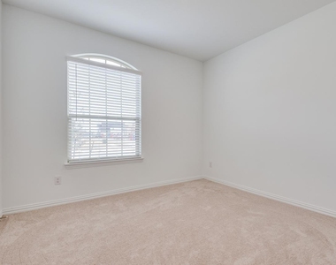 2204 Okeefe Drive - Photo Thumbnail 6