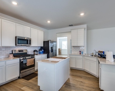 2204 Okeefe Drive - Photo Thumbnail 5