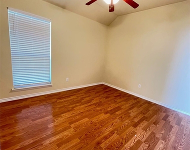 1425 Landsford Drive - Photo Thumbnail 14