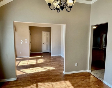 1425 Landsford Drive - Photo Thumbnail 3