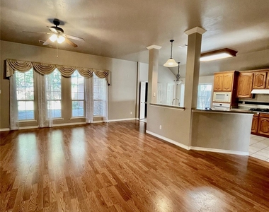 1425 Landsford Drive - Photo Thumbnail 5