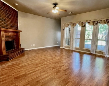 1425 Landsford Drive - Photo Thumbnail 4