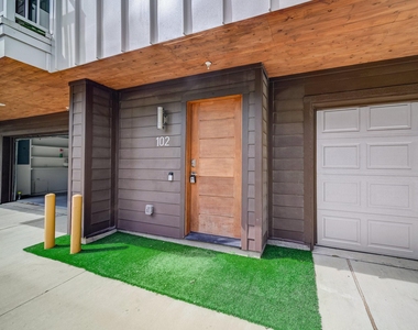 1022 Eldorado Avenue - Photo Thumbnail 2