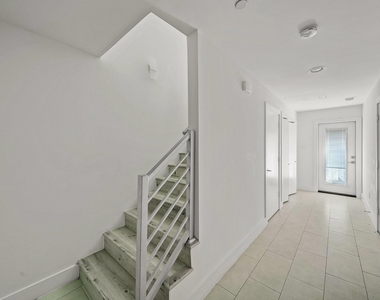 1022 Eldorado Avenue - Photo Thumbnail 3