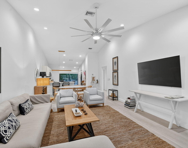 2904 Spanish Trail - Photo Thumbnail 3