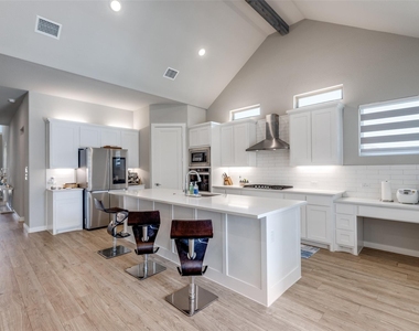 4801 Sagan Drive - Photo Thumbnail 11