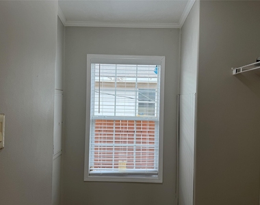 13755 Biggs Street - Photo Thumbnail 6