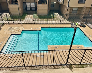 3022 Forest Lane - Photo Thumbnail 8
