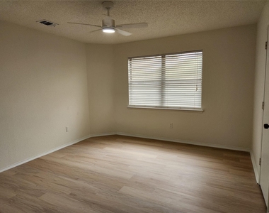 1425 Palmnold Circle W - Photo Thumbnail 18