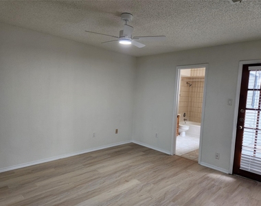 1425 Palmnold Circle W - Photo Thumbnail 14