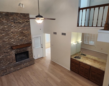 1425 Palmnold Circle W - Photo Thumbnail 3