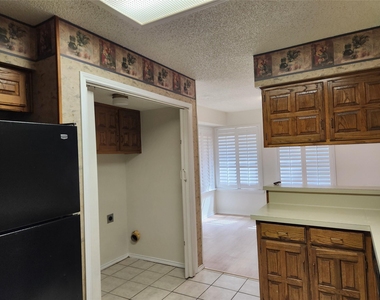 1425 Palmnold Circle W - Photo Thumbnail 9
