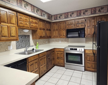 1425 Palmnold Circle W - Photo Thumbnail 8