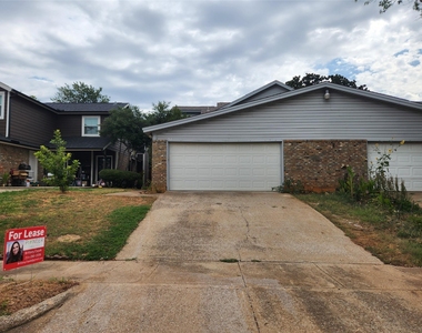1425 Palmnold Circle W - Photo Thumbnail 1