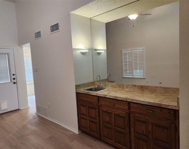 1425 Palmnold Circle W - Photo Thumbnail 5