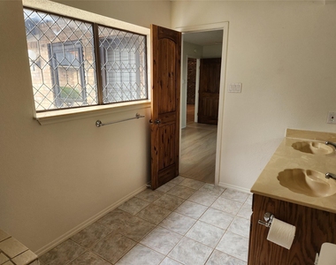 1425 Palmnold Circle W - Photo Thumbnail 16