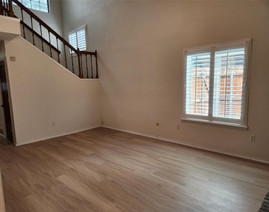 1425 Palmnold Circle W - Photo Thumbnail 6