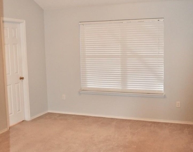 229 Lancelot Drive - Photo Thumbnail 13