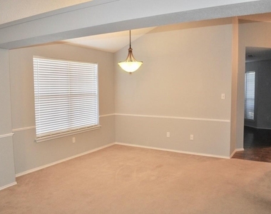 229 Lancelot Drive - Photo Thumbnail 3