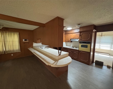 598 Washington Boulevard - Photo Thumbnail 2