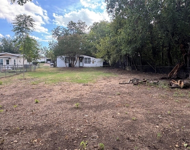 204 Live Oak Lane - Photo Thumbnail 20