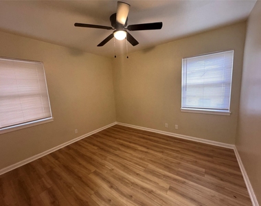204 Live Oak Lane - Photo Thumbnail 14