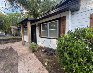 204 Live Oak Lane - Photo Thumbnail 1