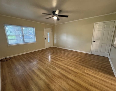 204 Live Oak Lane - Photo Thumbnail 15