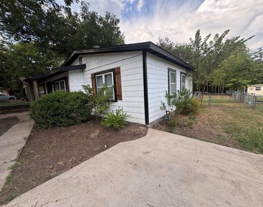 204 Live Oak Lane - Photo Thumbnail 16