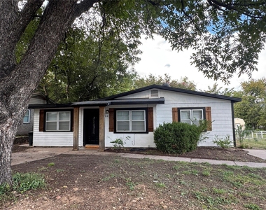 204 Live Oak Lane - Photo Thumbnail 21