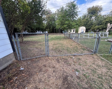 204 Live Oak Lane - Photo Thumbnail 17