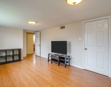 5305 Morley Avenue - Photo Thumbnail 28