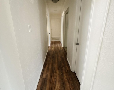 526 Park Lane - Photo Thumbnail 12