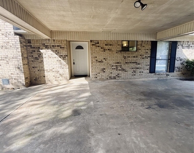 526 Park Lane - Photo Thumbnail 20