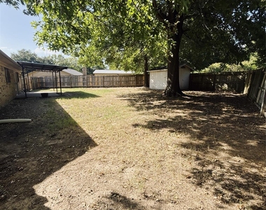526 Park Lane - Photo Thumbnail 19