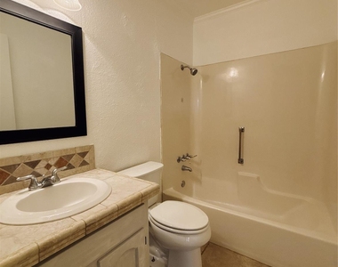 526 Park Lane - Photo Thumbnail 13