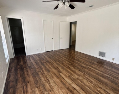 526 Park Lane - Photo Thumbnail 10