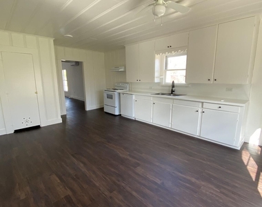 801 Walnut Street - Photo Thumbnail 9