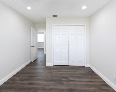 7259 Norwich Lane - Photo Thumbnail 18